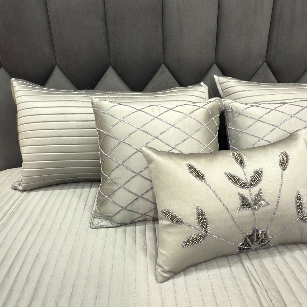 Signature Luxury Collection – 6 Pc Cutdana Pearl Work Bedding Set