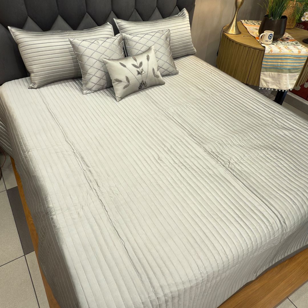 Signature Luxury Collection – 6 Pc Cutdana Pearl Work Bedding Set