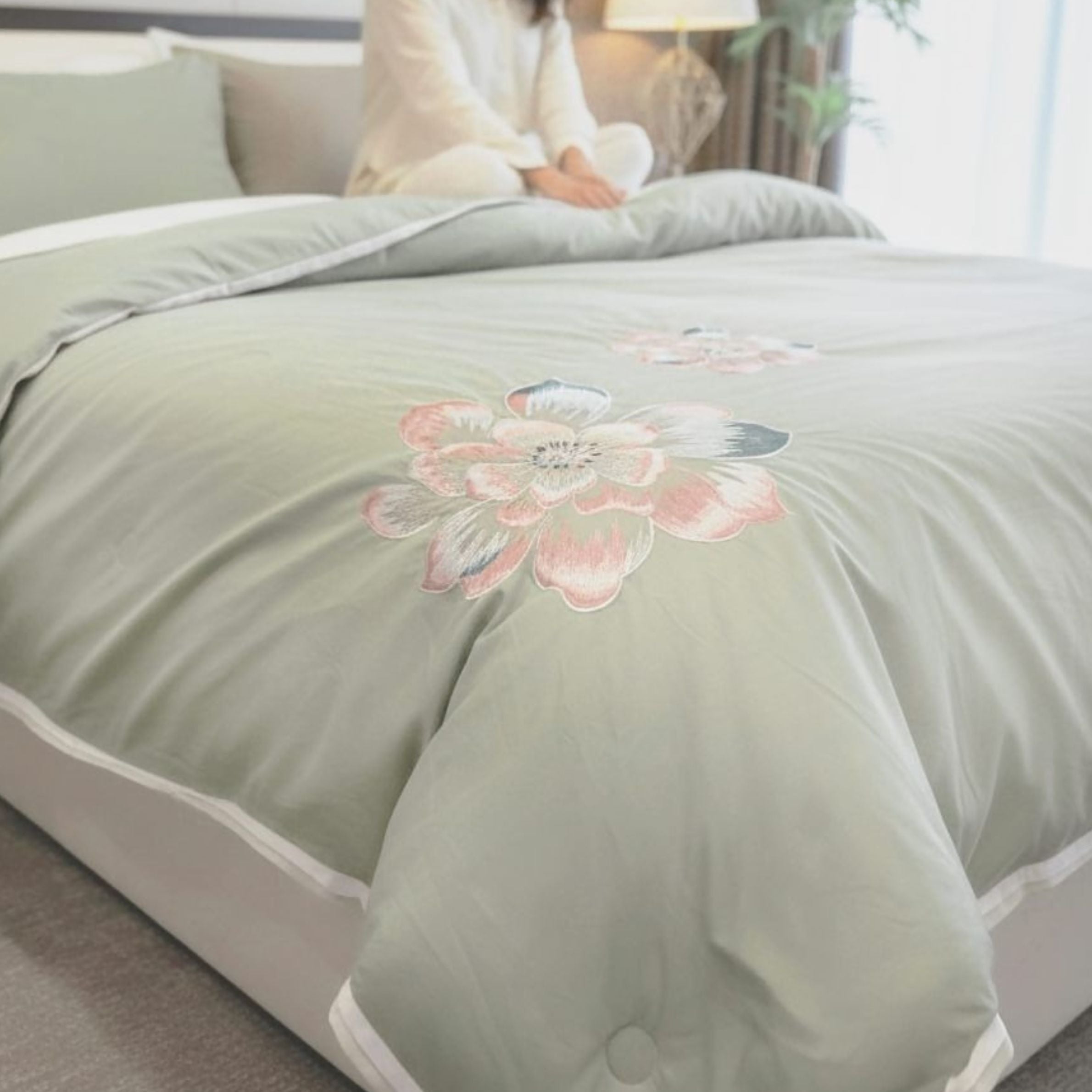 Premium AC Embroidery Comforter