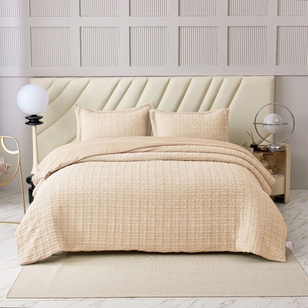 Raffles Comforter Set