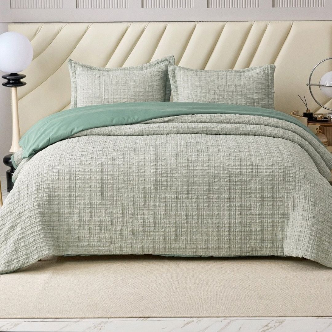 Raffles Comforter Set