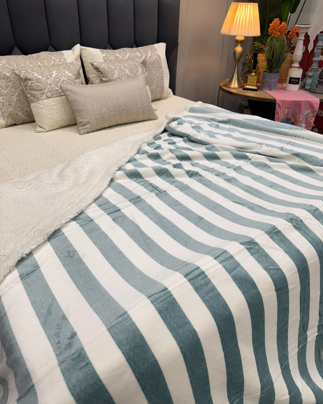 Double Bed Sherpa Throw/Blanket – Soft Fleece & Ultra-Cozy Sherpa