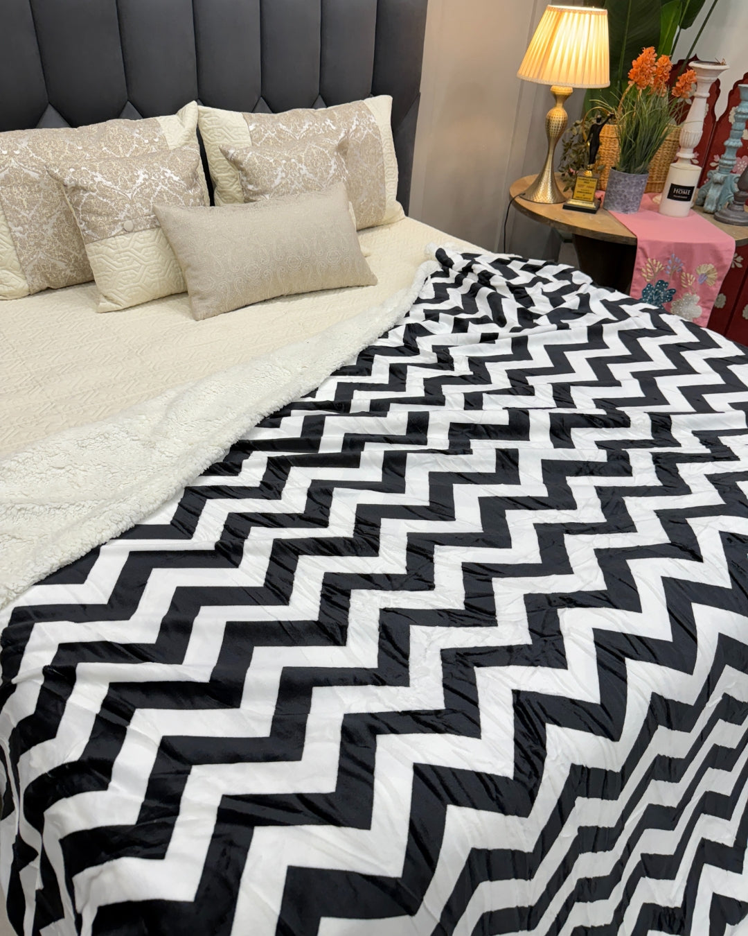 Double Bed Sherpa Throw/Blanket – Soft Fleece & Ultra-Cozy Sherpa