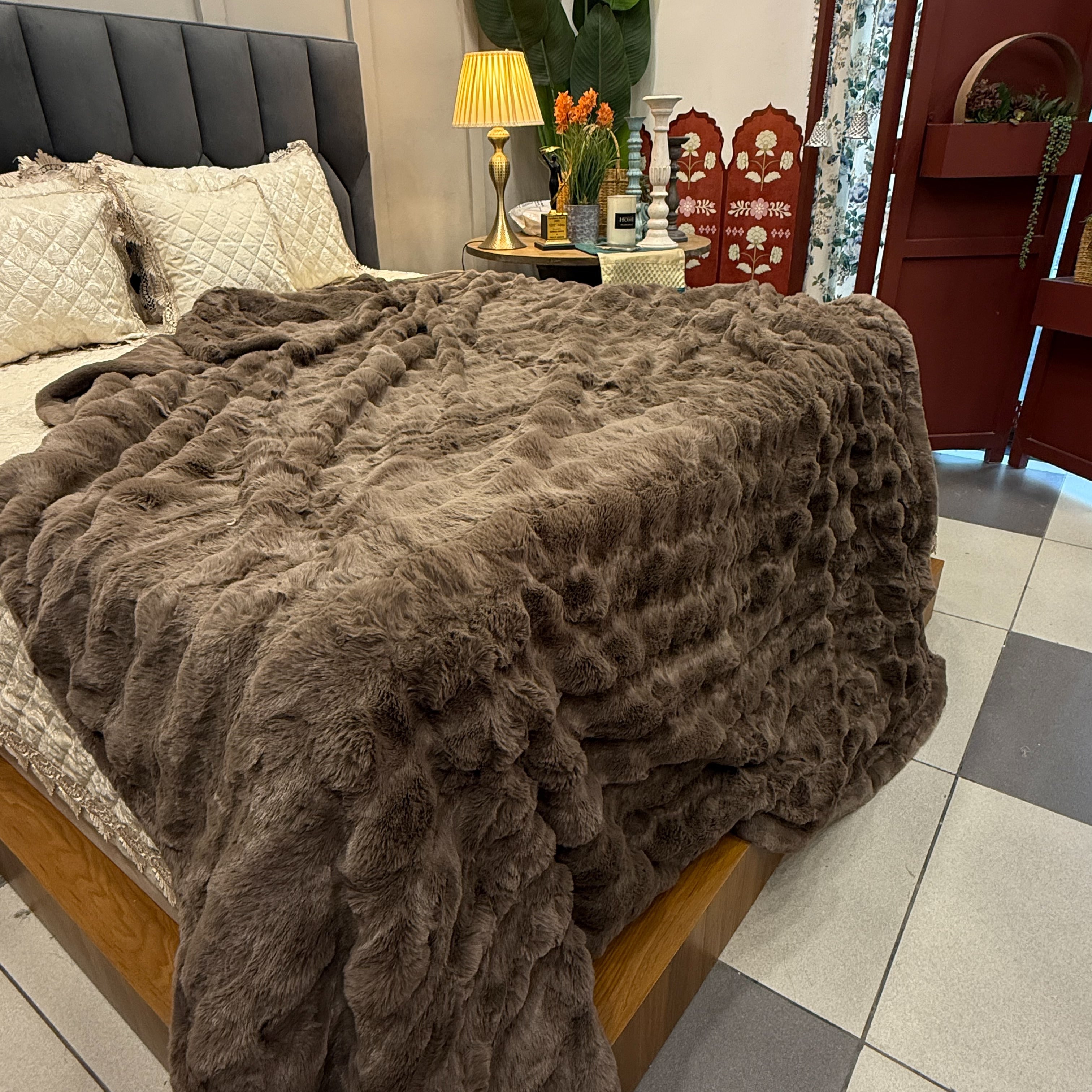 Double-Layered Faux Rabbit Fur Luxury Blanket