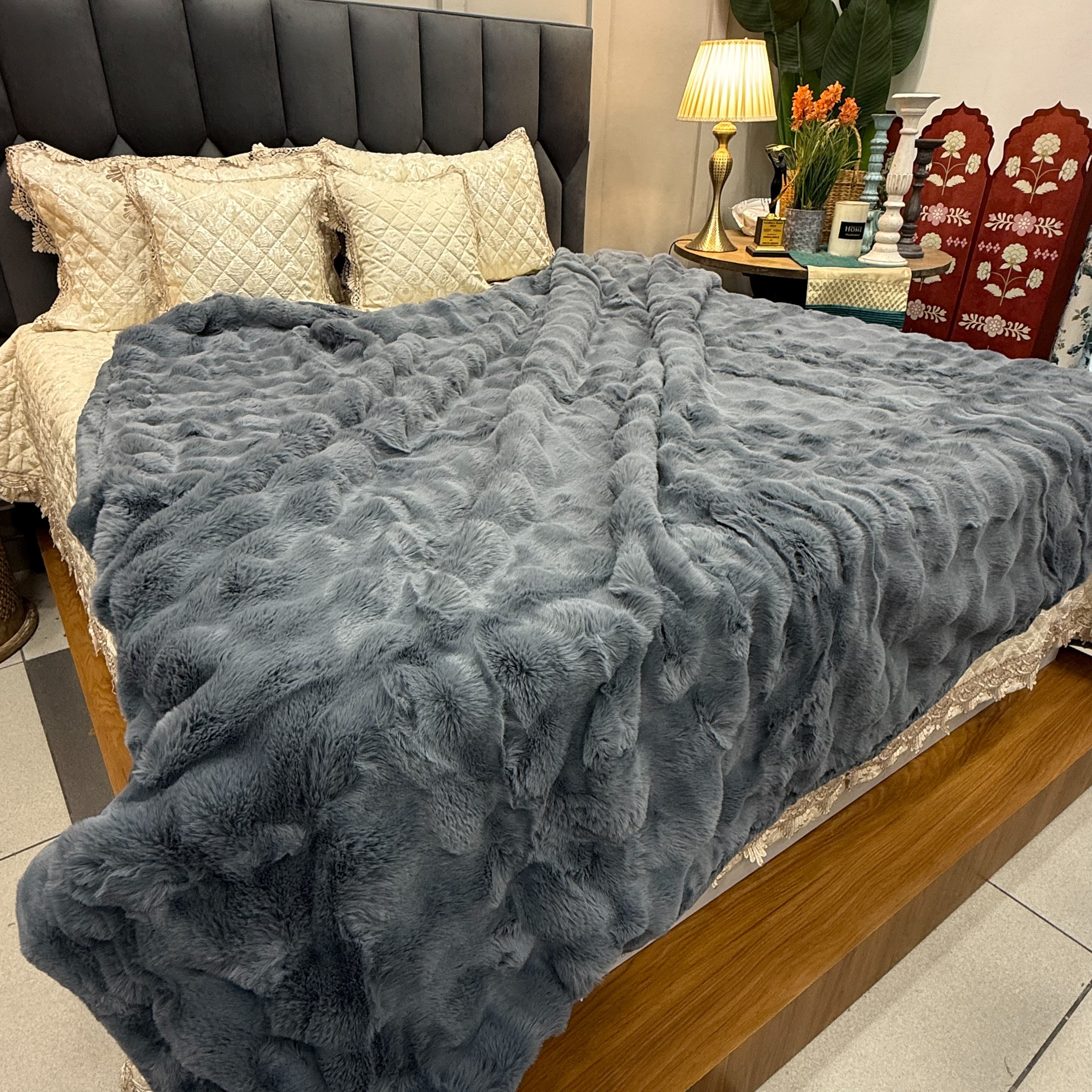 Double-Layered Faux Rabbit Fur Luxury Blanket