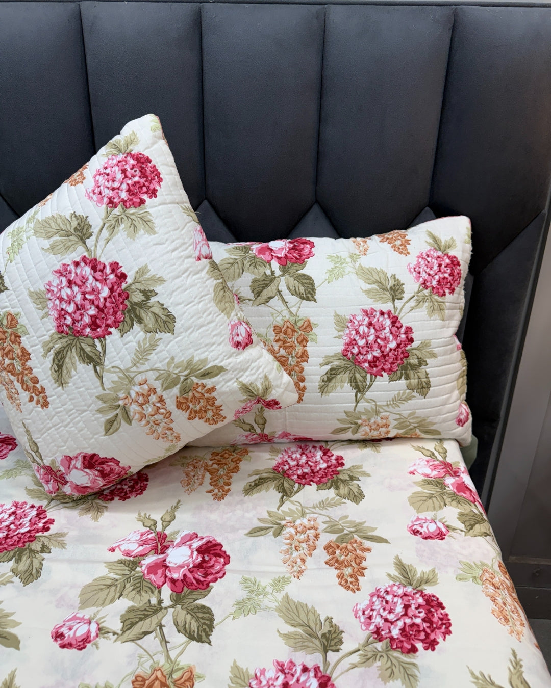 Vintage Floral Bedsheets. 5-Piece Bedding Set