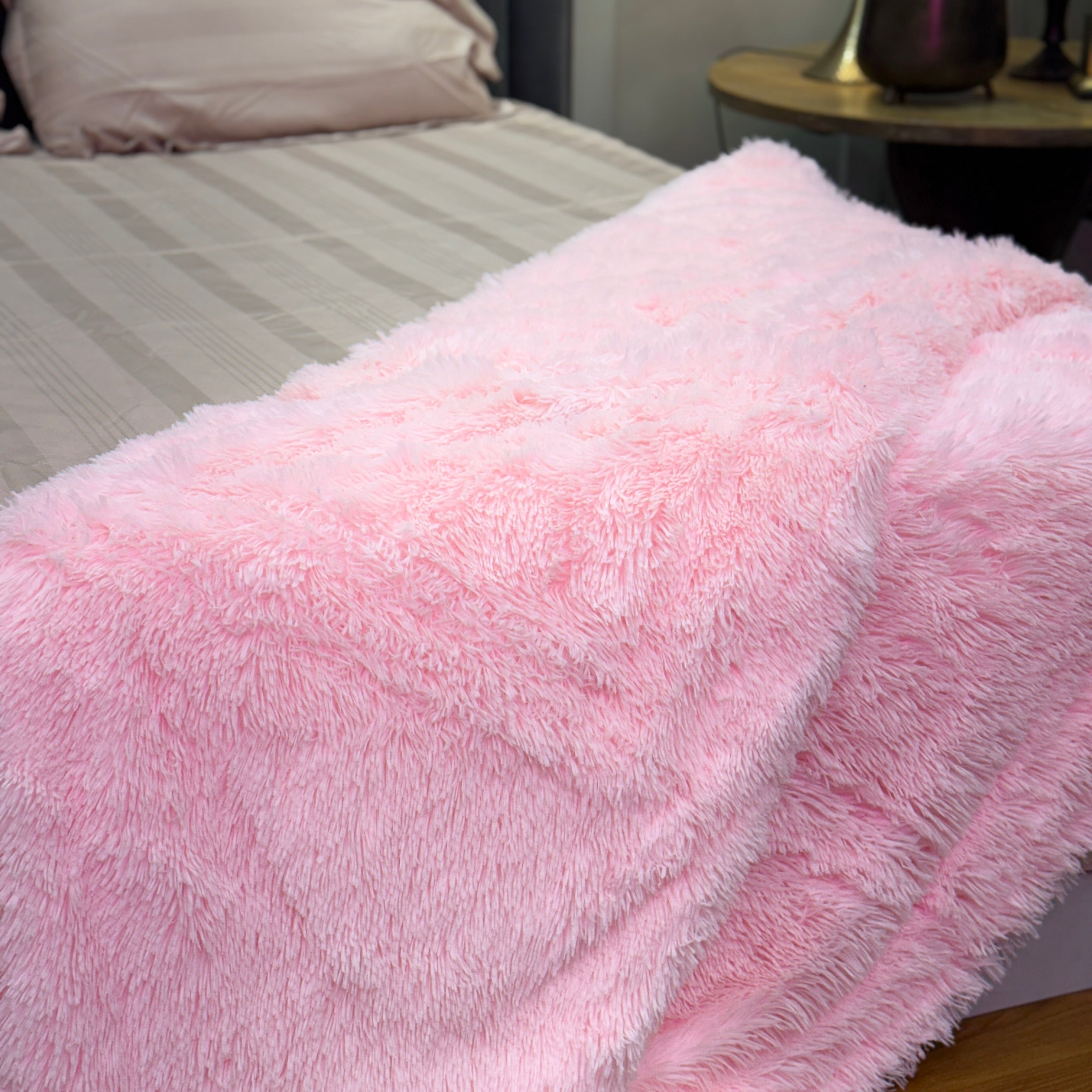 Ostrich Fur Sofa Throw – Double-Sided Luxury Comfort