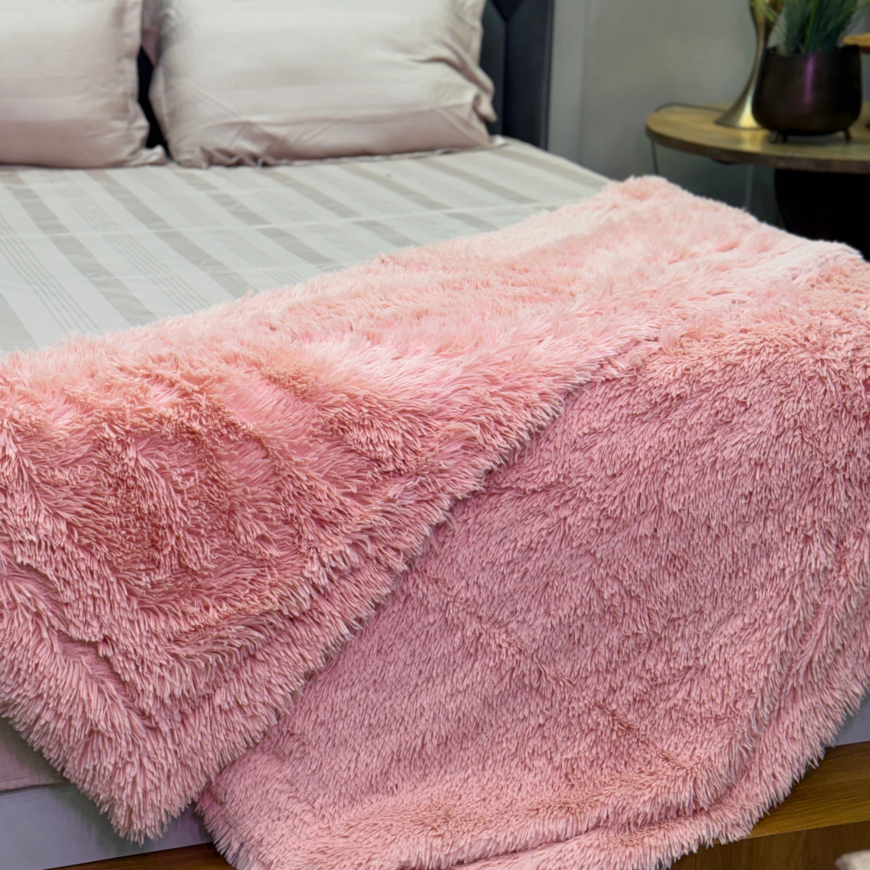 Ostrich Fur Sofa Throw – Double-Sided Luxury Comfort