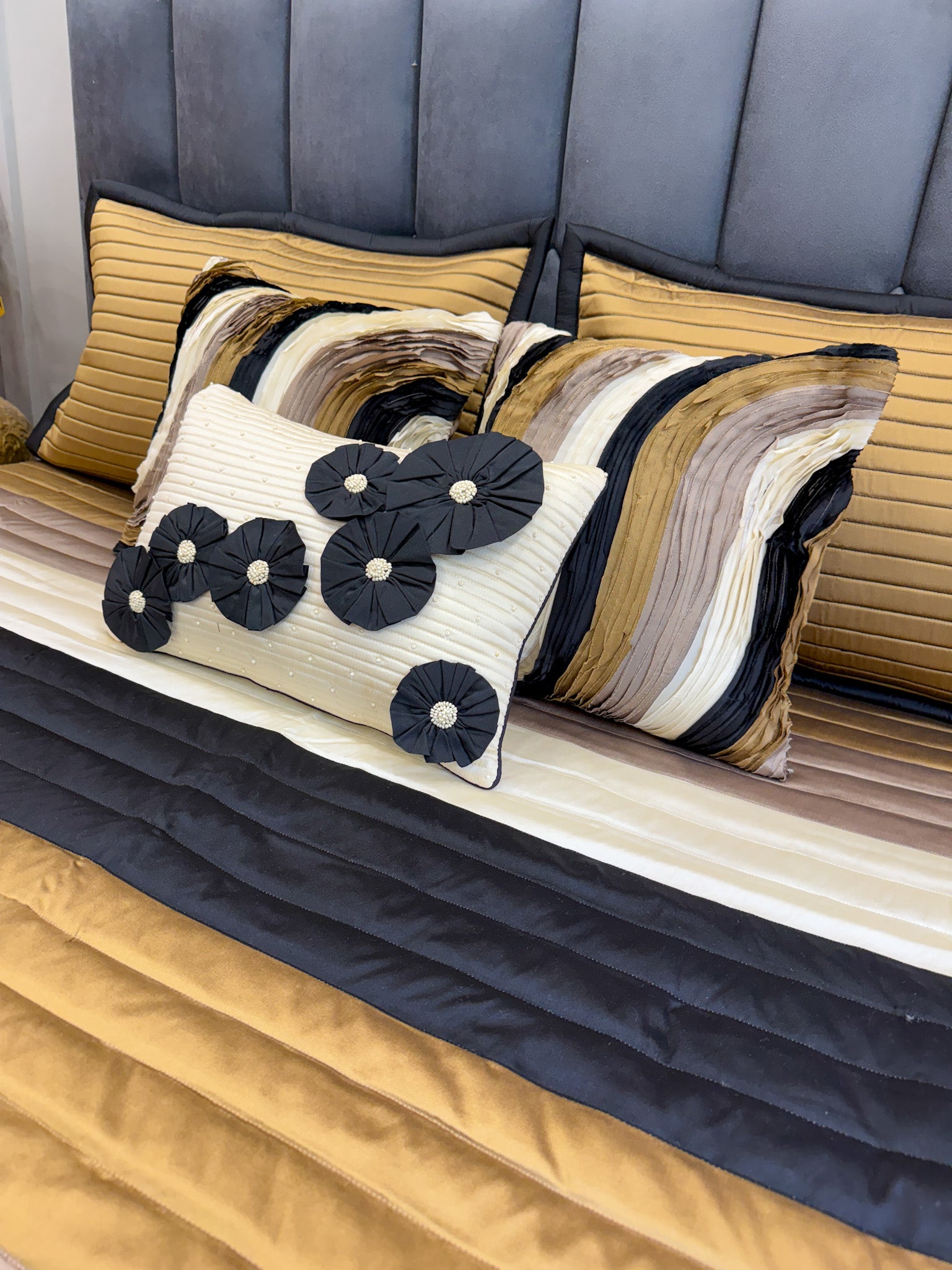 Luxury 6 Pc Bedcover Set – Silk Cotton Elegance