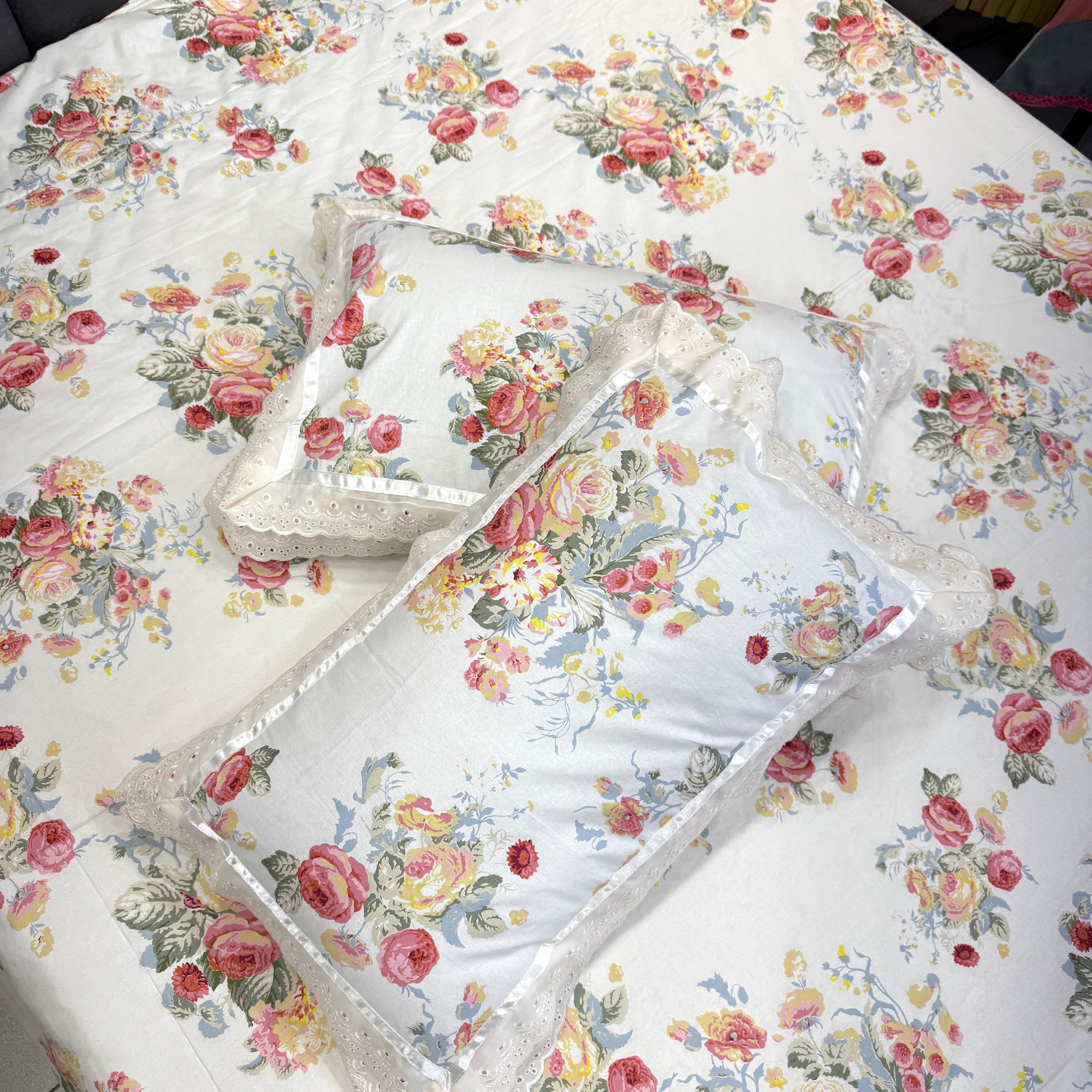 Vintage Floral Prints Bedsheet Set