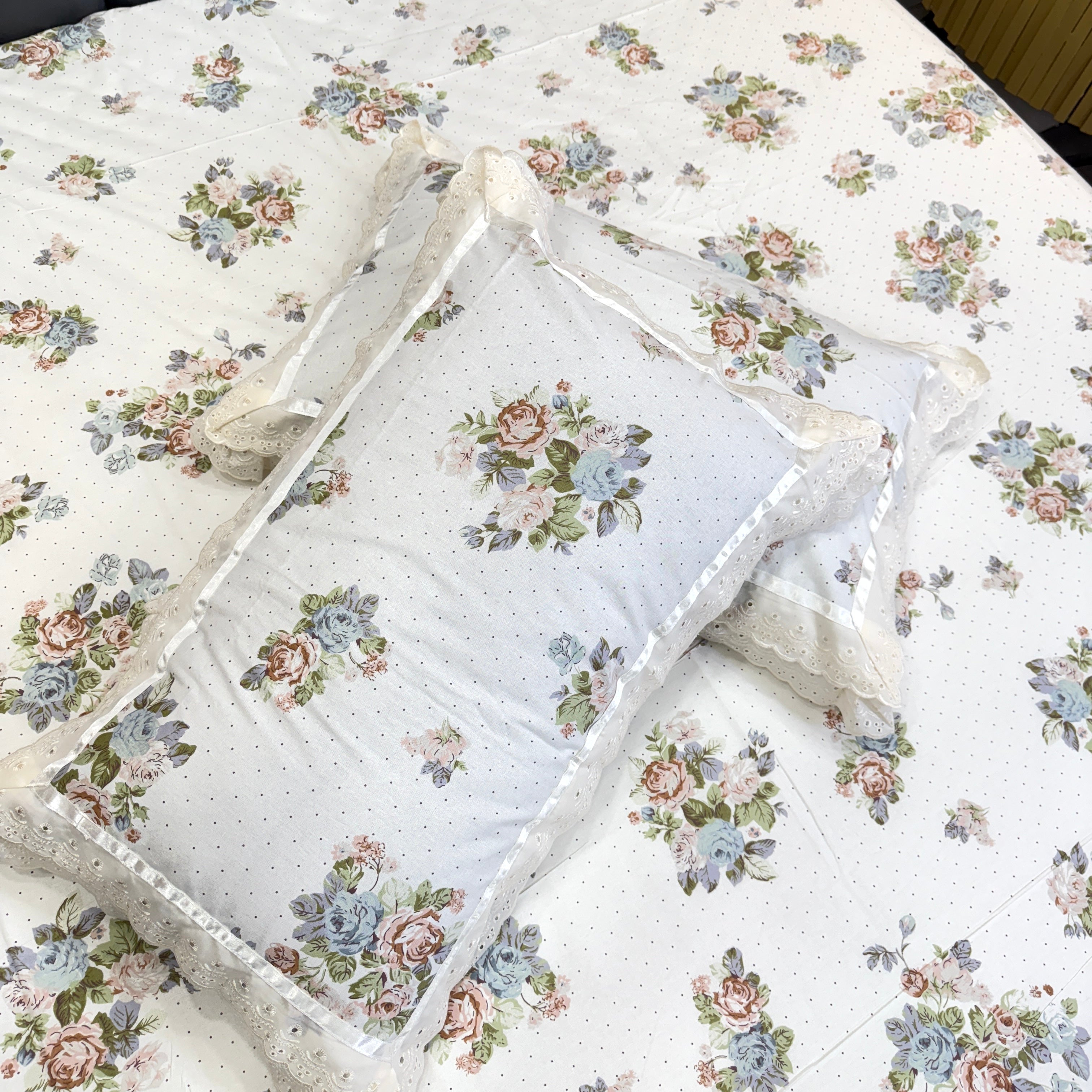Vintage Floral Prints Bedsheet Set