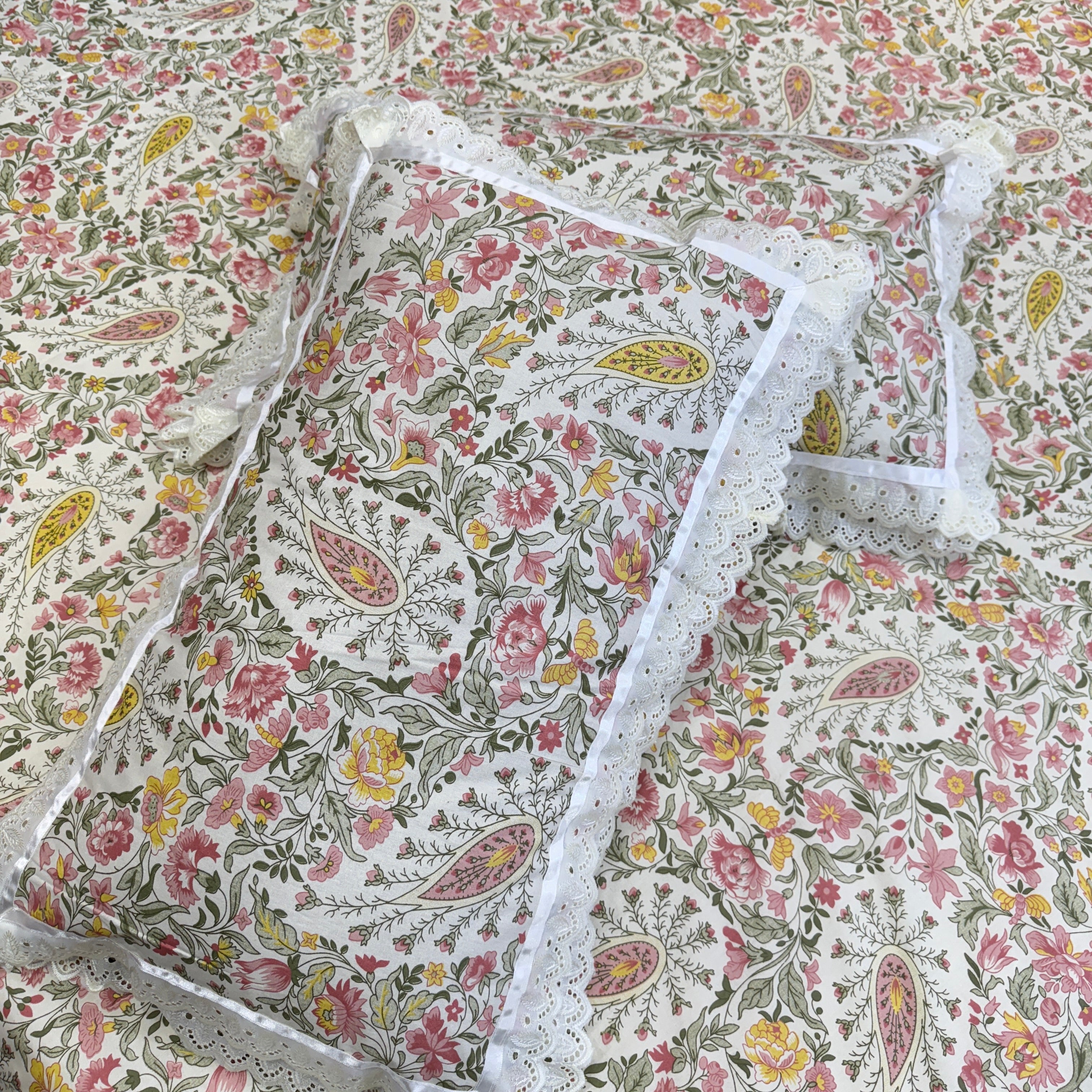 Vintage Floral Prints Bedsheet Set