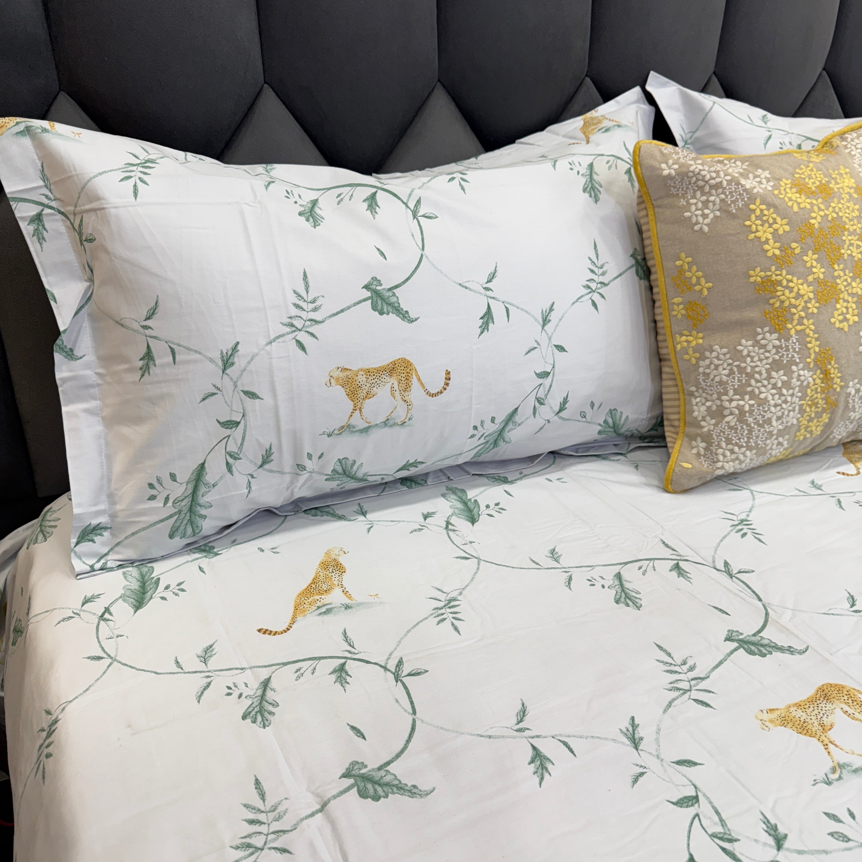 Fine Cotton 350 TC Premium Modern King Size Bedsheet