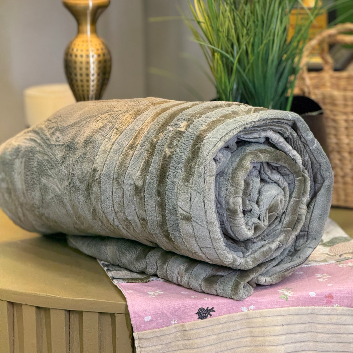 Luxury AC Blanket with Red Mahogany Leather Bag