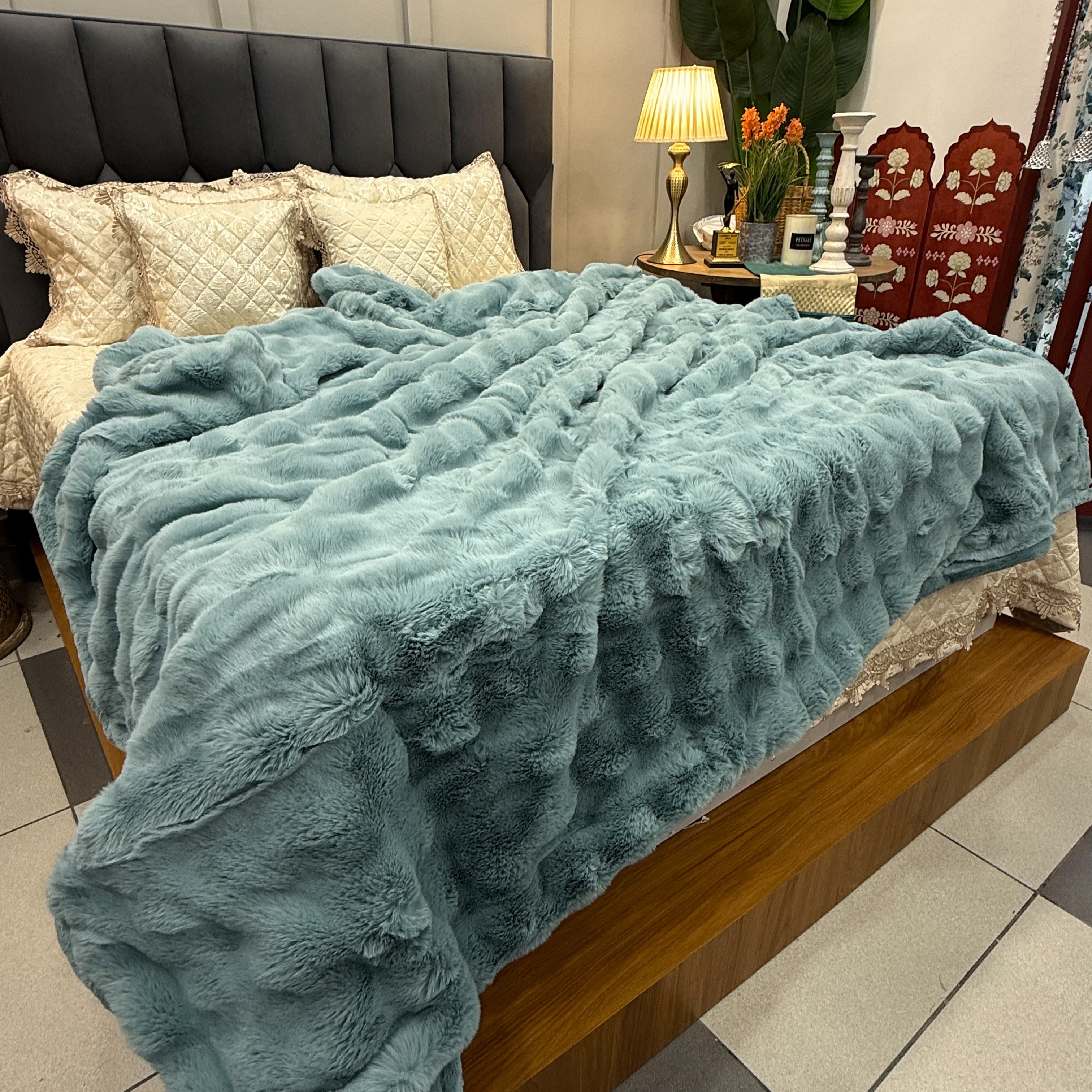 Double-Layered Faux Rabbit Fur Luxury Blanket