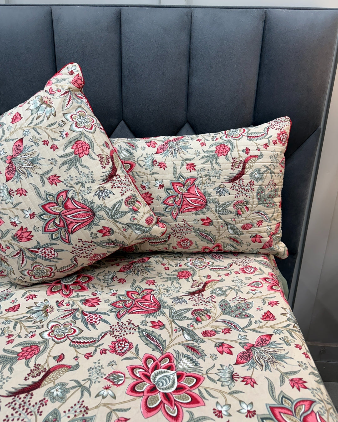Vintage Floral Bedsheets. 5-Piece Bedding Set